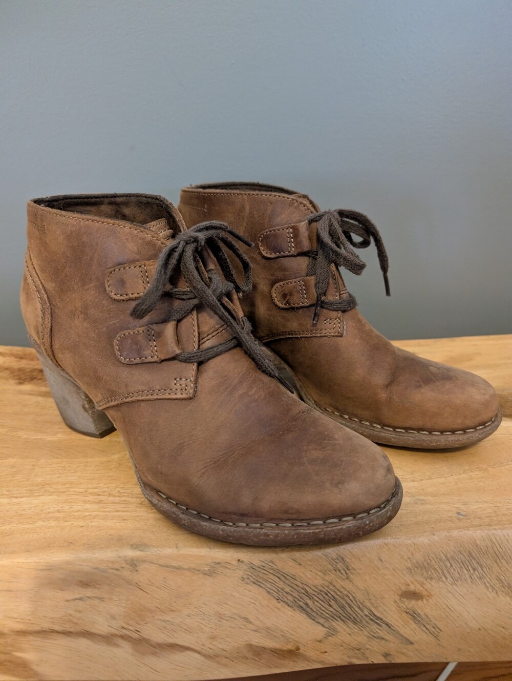 Clarks Women’s Brown Leather Lace-Up Ankle Boots